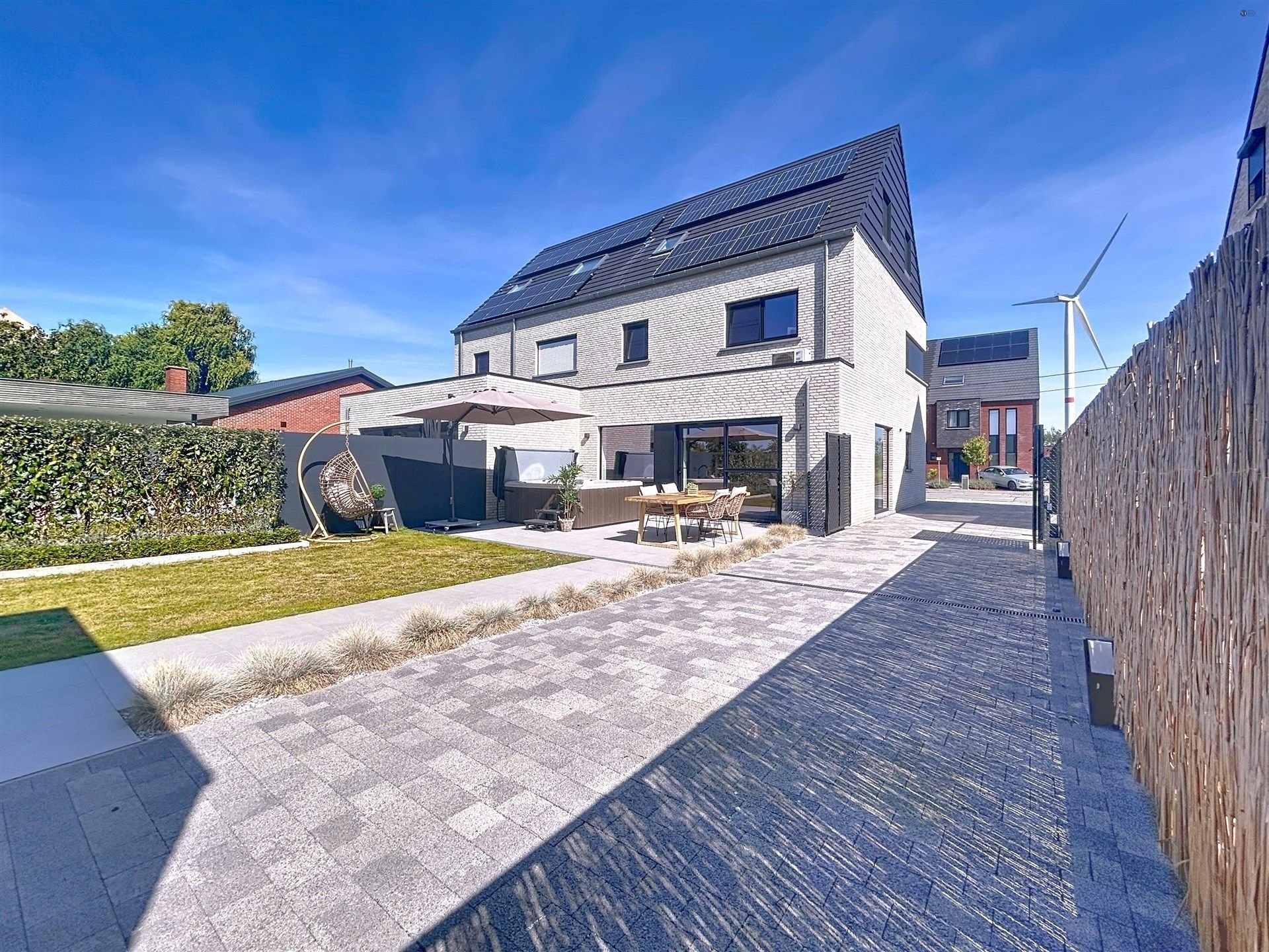 Half open bebouwing met 4 slaapkamers en ruime garage op perceel van 518m² foto 26