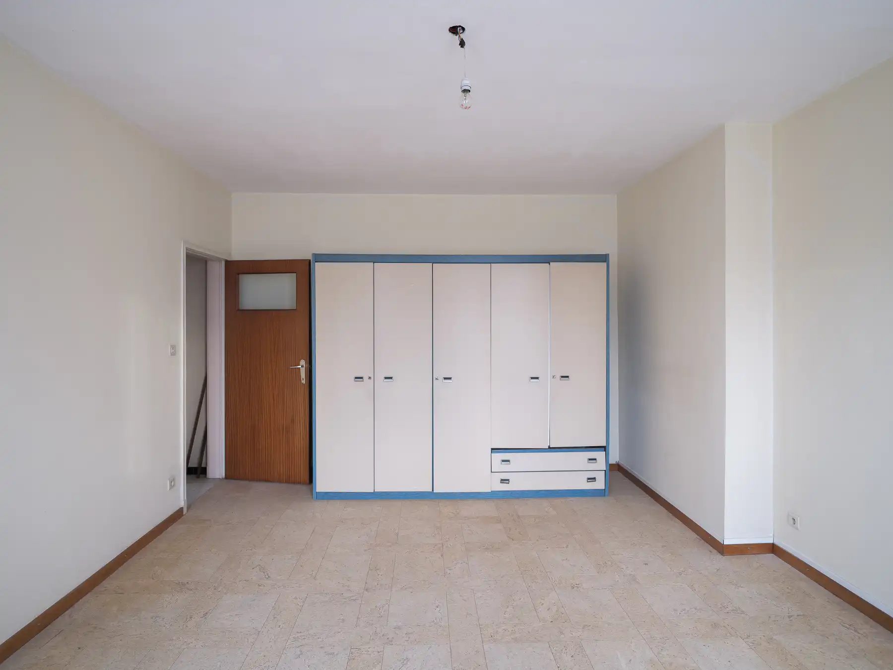 Op te frissen halfopen bebouwing met tuin en uitstekende bereikbaarheid foto 20