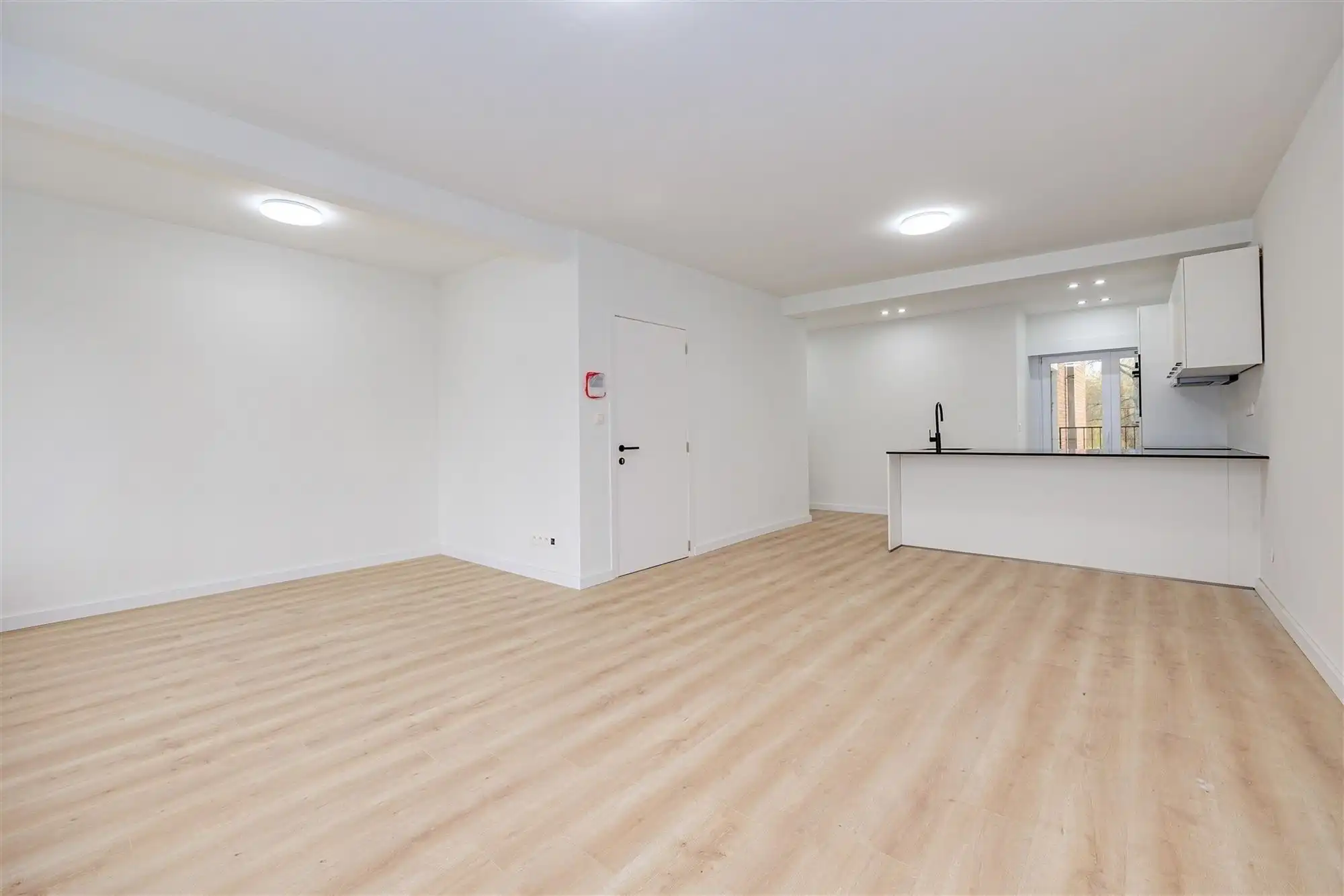 Instapklaar appartement met tuin en terras foto 3