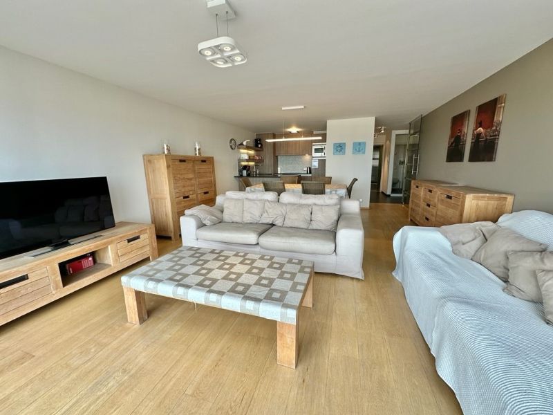 Res. Commodore - gemeubeld 2 slpk app. met kelder en mogelijkheid tot huren van garage ! foto 3