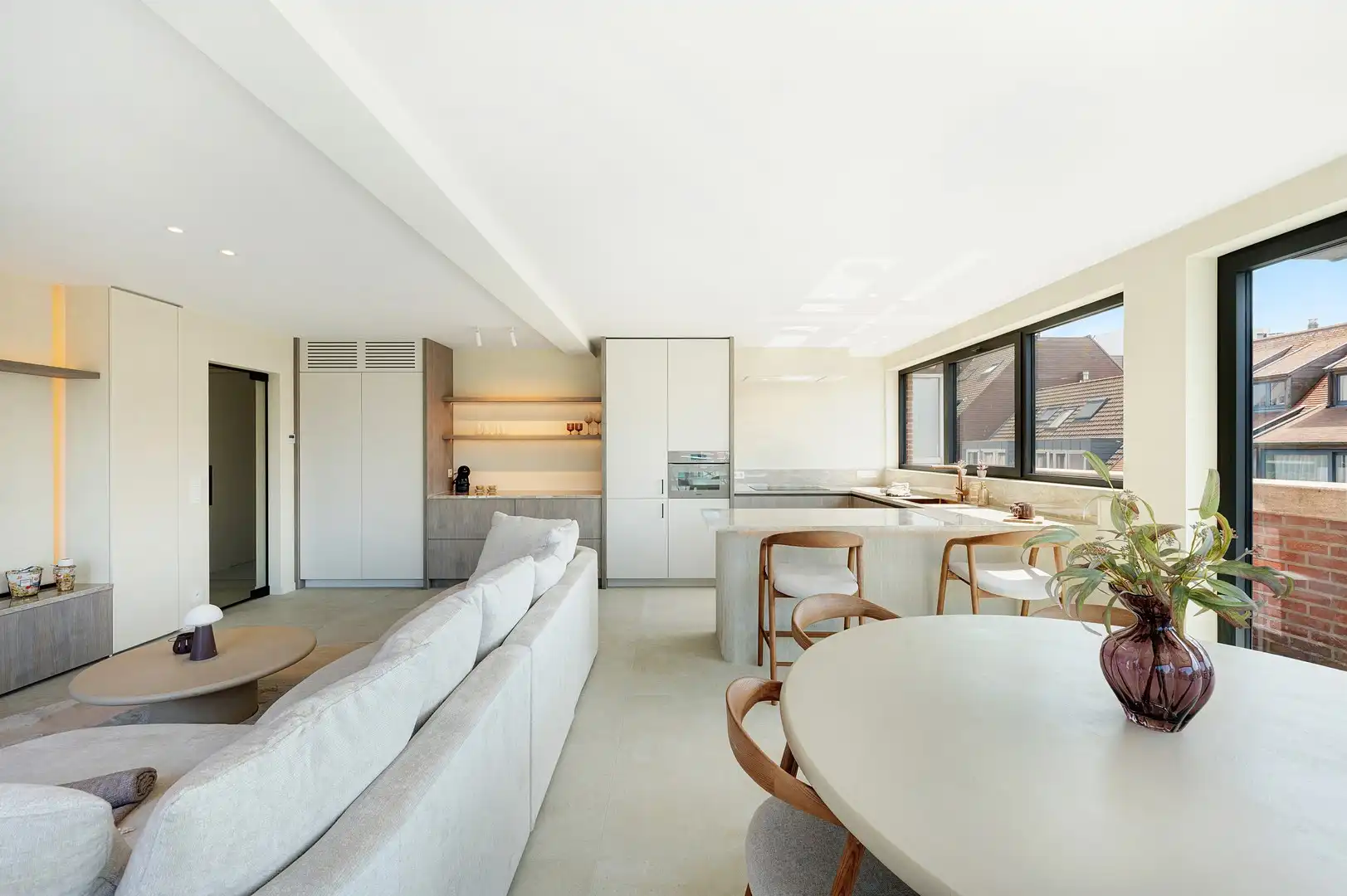Prachtig gerenoveerd duplex hoekappartement nabij de Lippenslaan. foto 14