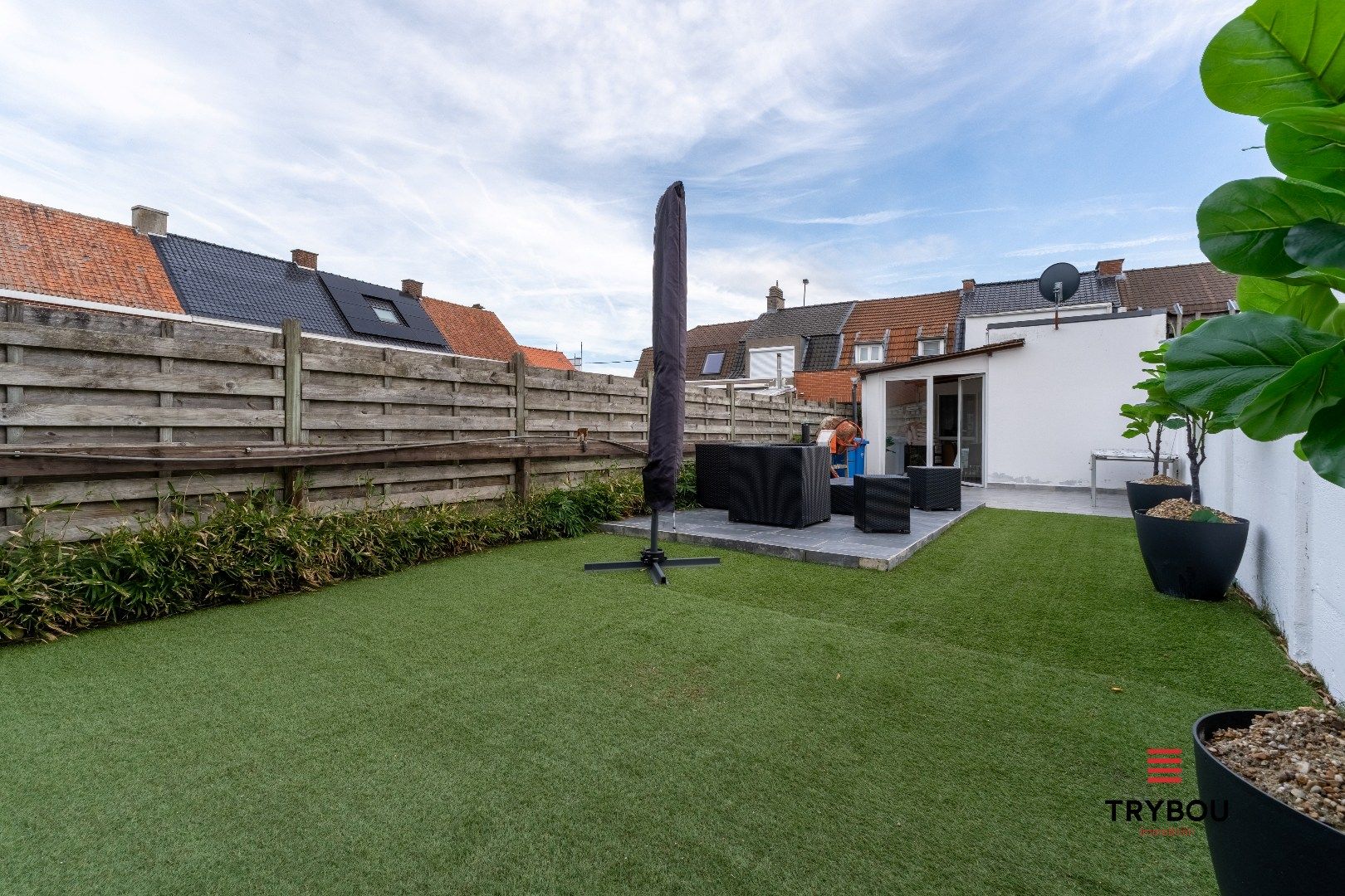 Rustig gelegen, volledig gerenoveerde woning met gezellige, onderhoudsvriendelijke tuin foto 20