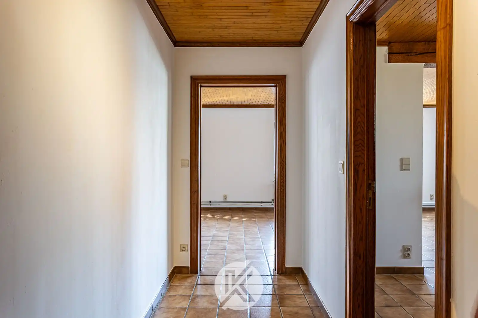 Veelzijdige eigendom met handelsruimte en bel-etagewoning foto 11