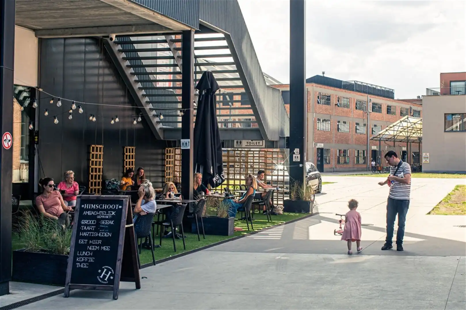 Commerciële ruimte in winkelcentrum Dok Noord te Gent foto 6