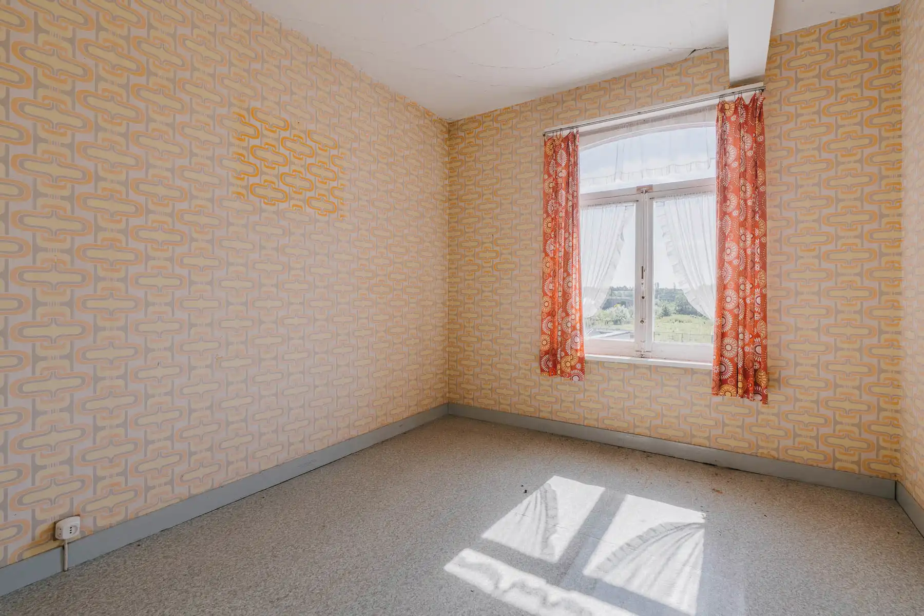 Karaktervolle, te renoveren woning met tal van mogelijkheden foto 16