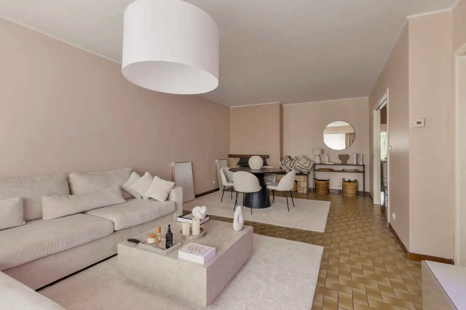 Instapklaar 2 slaapkamer appartement op 1ste verdieping foto 3