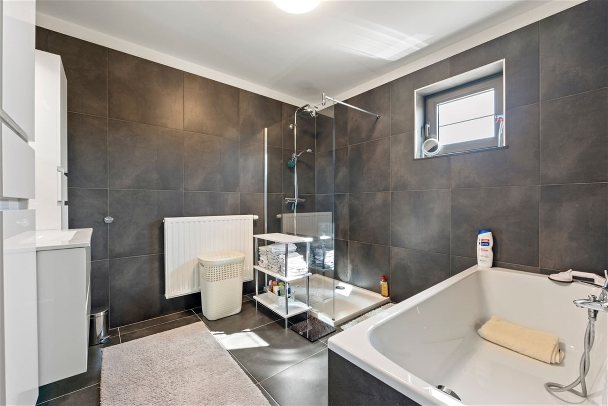 INSTAPKLAAR 2 SLK APPARTEMENT MET ONDERGRONDSE STAANPLAATS IN HARTJE MAASMECHELEN  foto 24