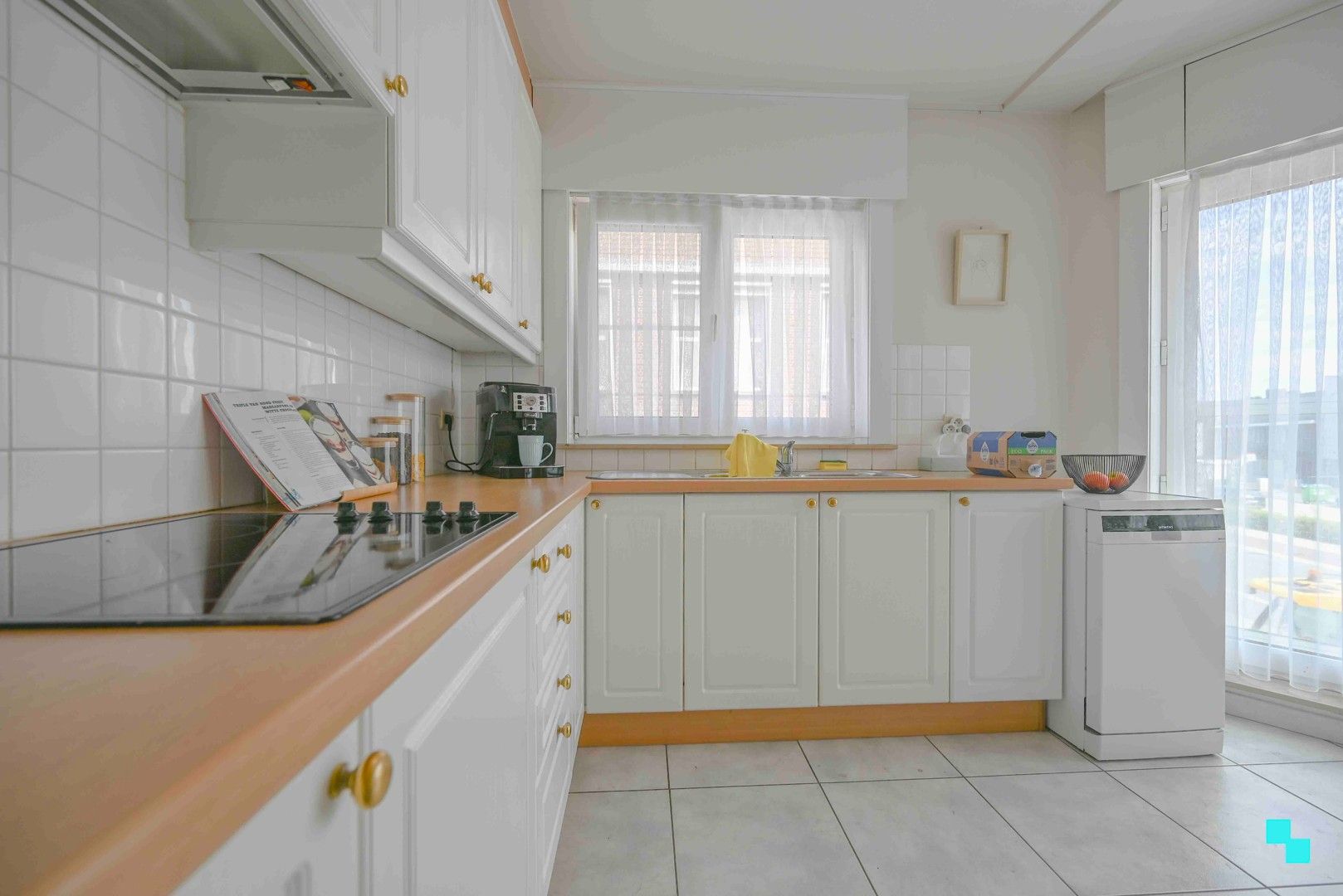 Riant appartement in centrum Oostrozebeke foto 11