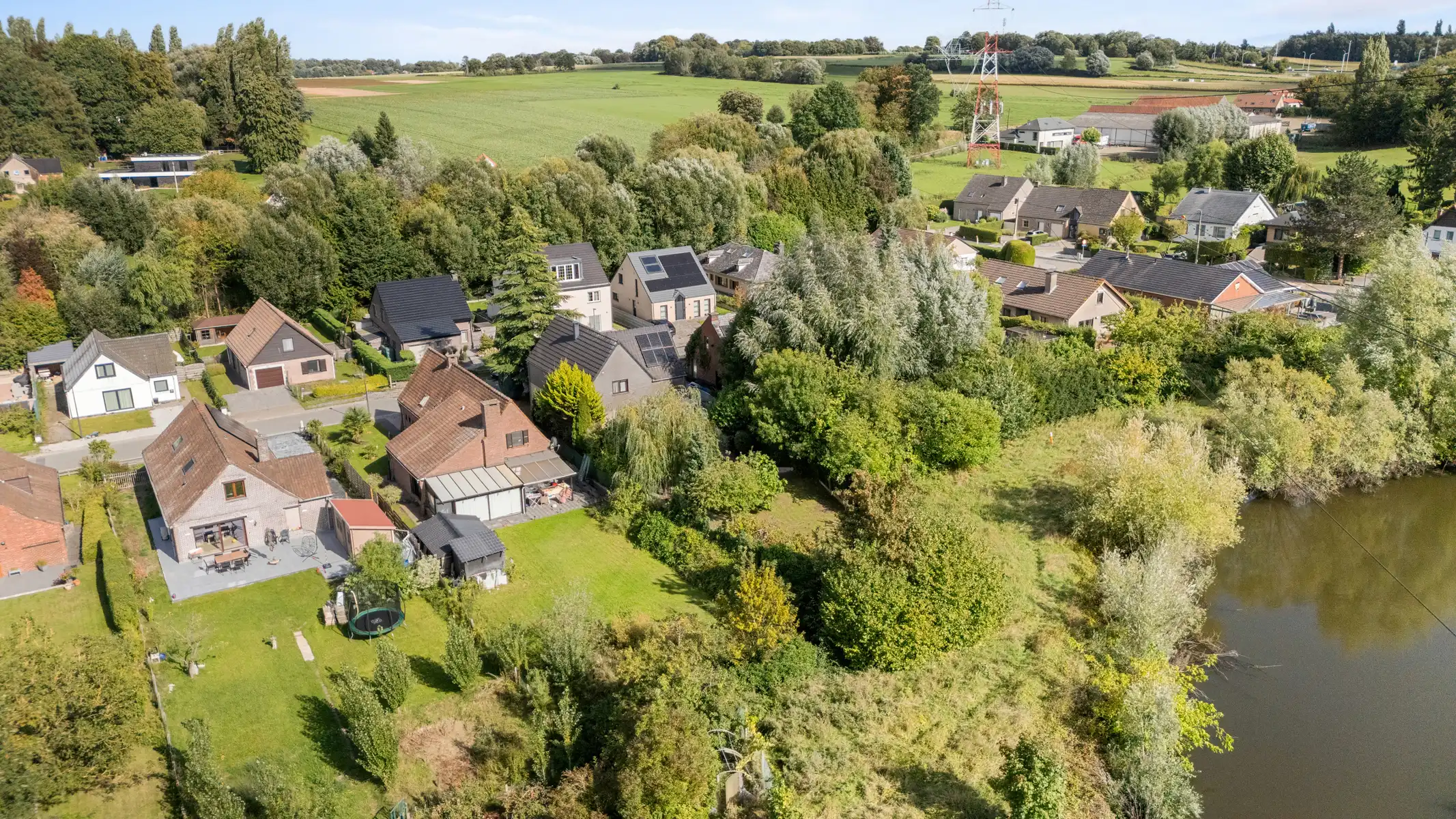 Gezinswoning met 4 slaapkamers, 2 badkamers in rustige wijk foto 31