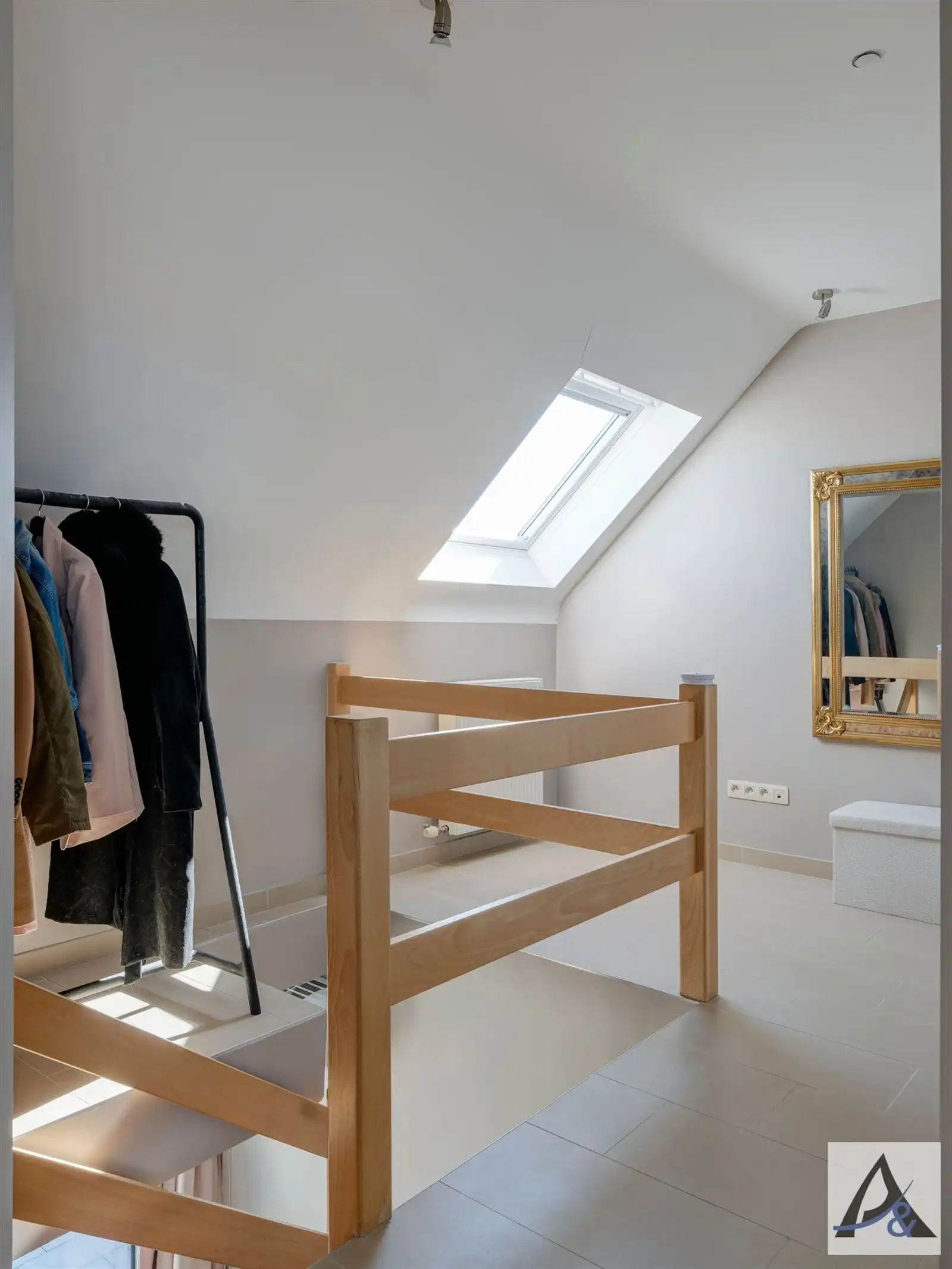 Ruim duplex appartement met terras en 3 slaapkamers in Diepenbeek. foto 15