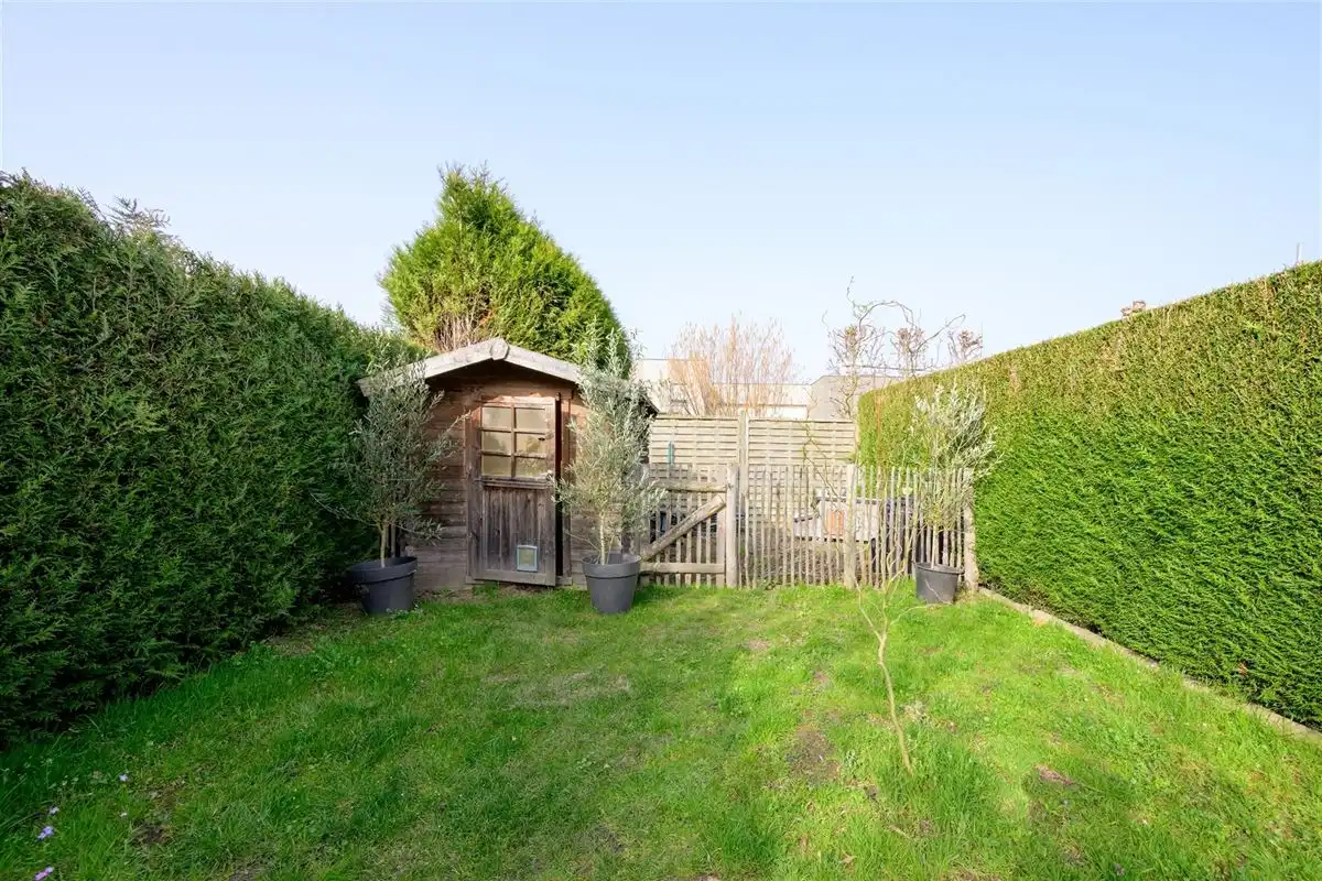 Instapklare woning van 2016 met mooi tuinperceel foto 16