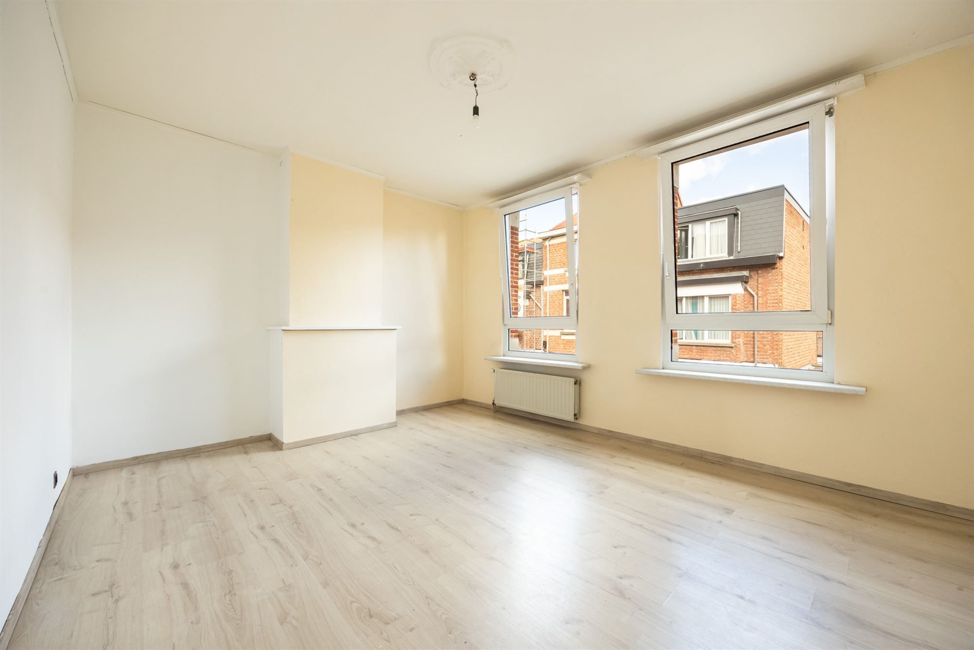 Ruime gezinswoning met vier slaapkamers en tuin foto 14