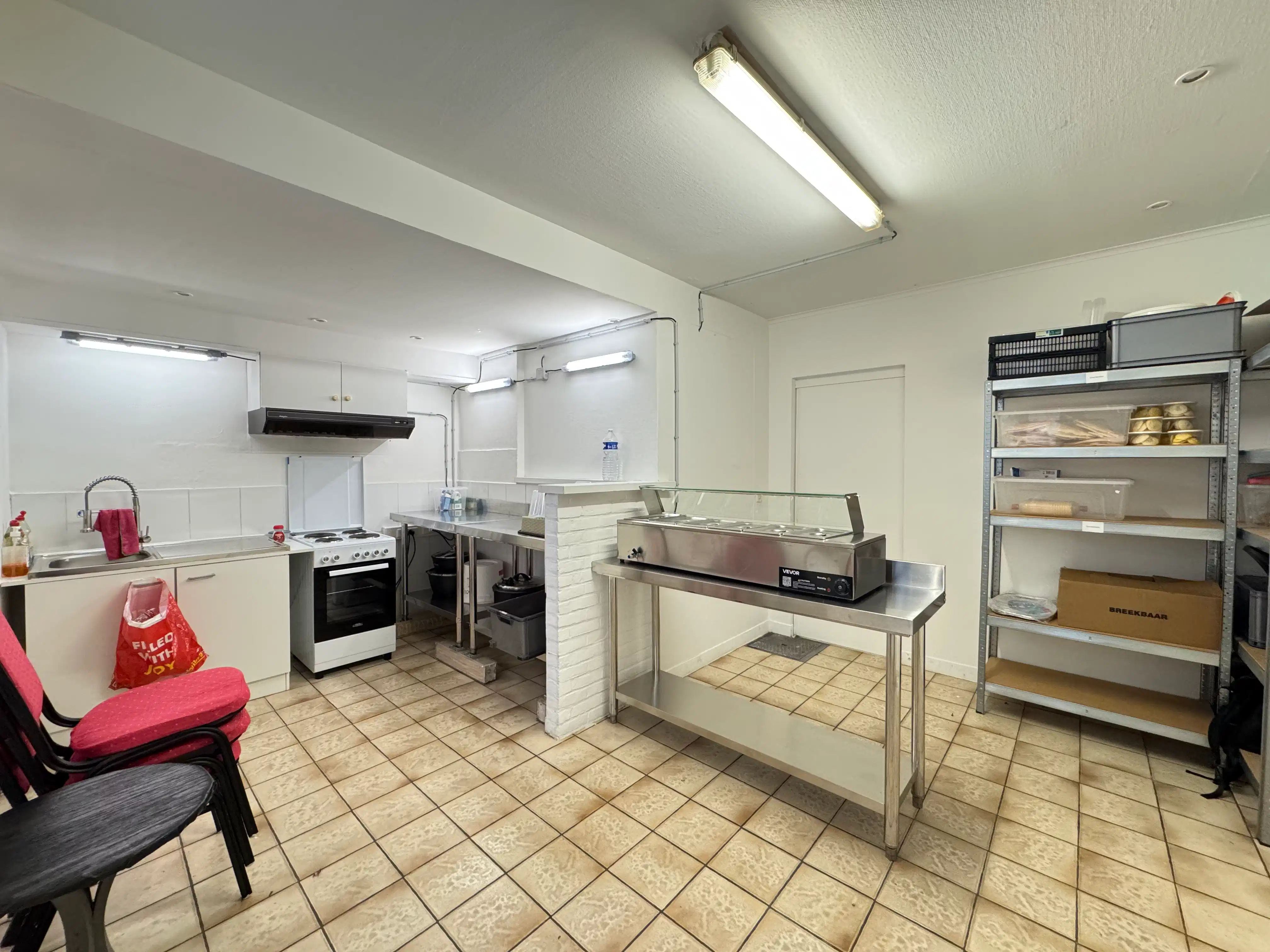 Handelsgelijkvloers 60m² aan drukke invalsweg Oostende foto 6
