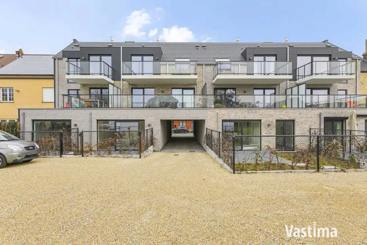 Recent appartement met 2 slaapkamers, terras, lift en garage foto 18