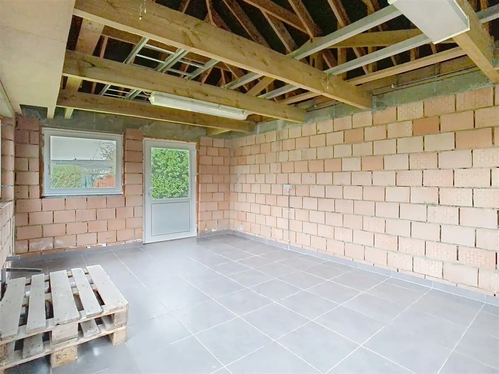 RUIME VILLA MET 4 SLPK EN MOOIE TUIN foto 17