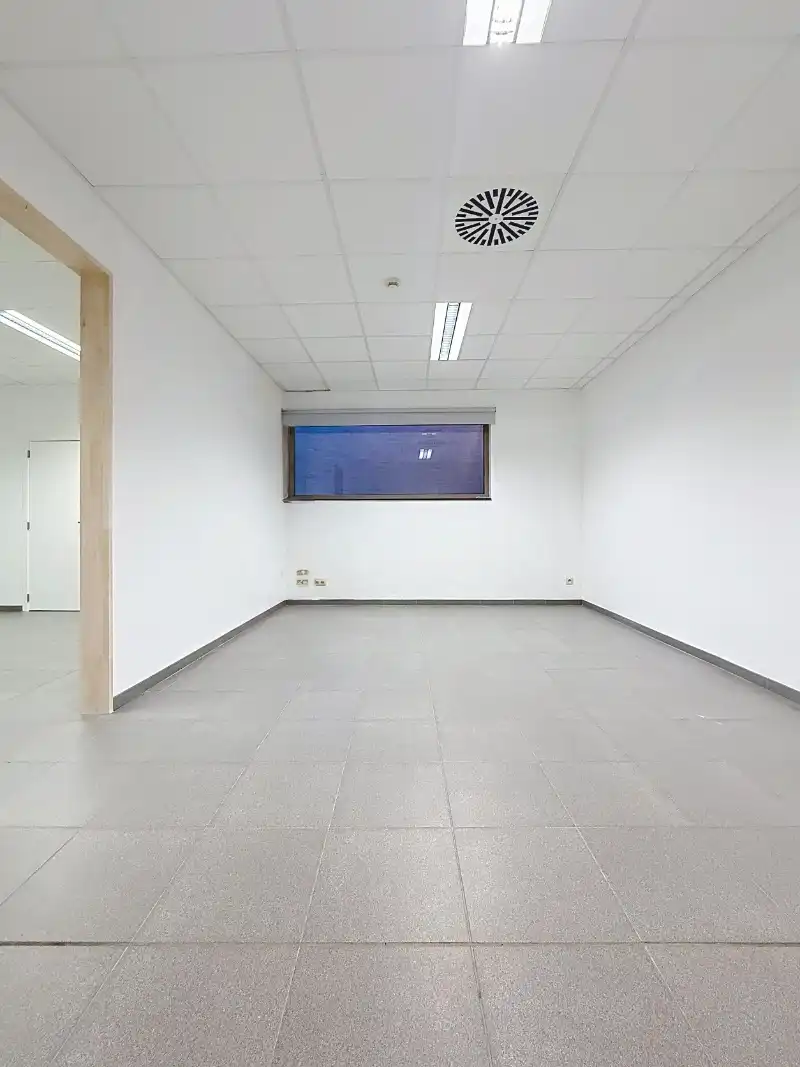 Instapklare kantoorruimte te huur foto 4