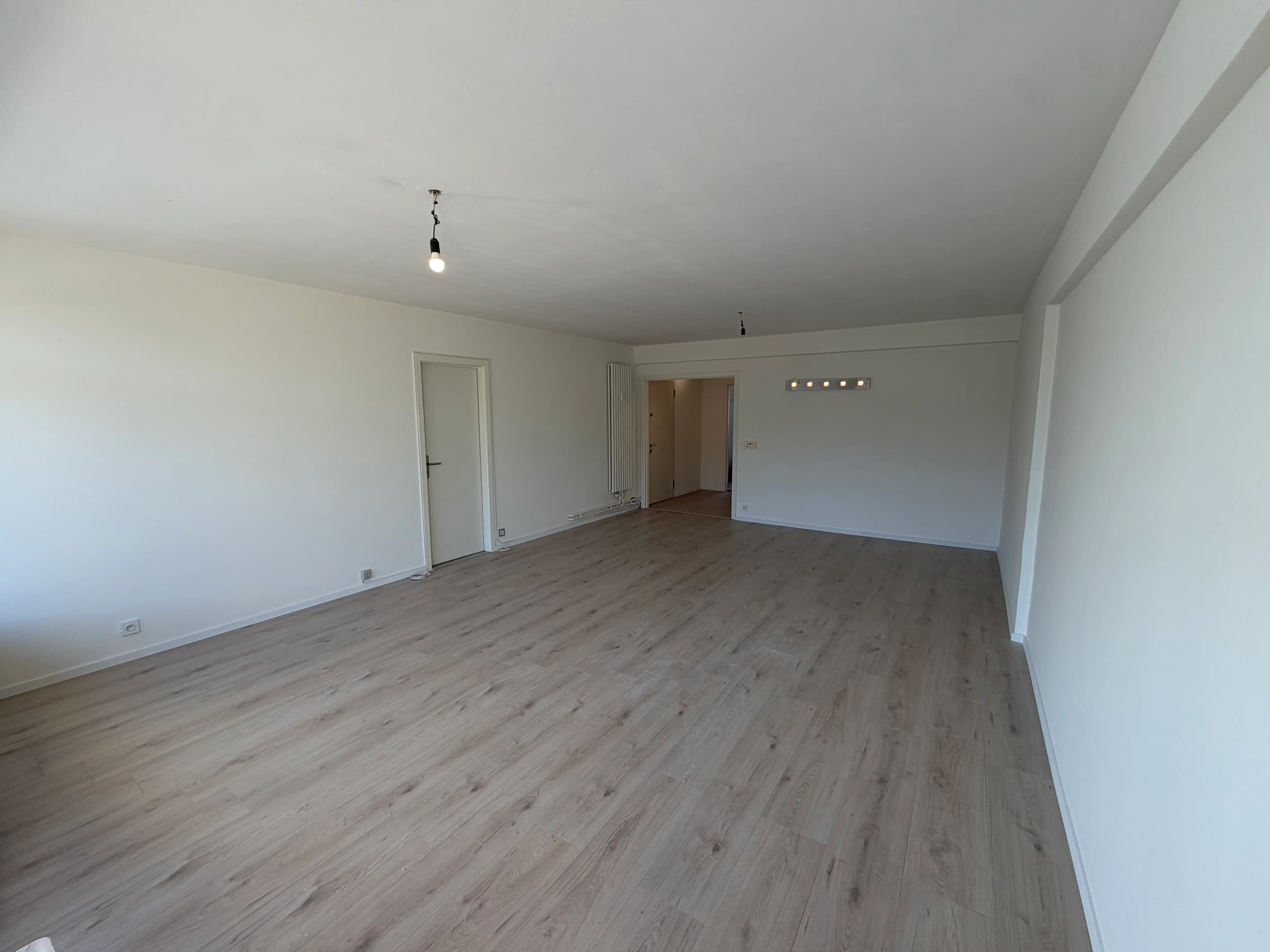 GENK te koop: gerenoveerd appartement met 2 slaapkamers foto 4