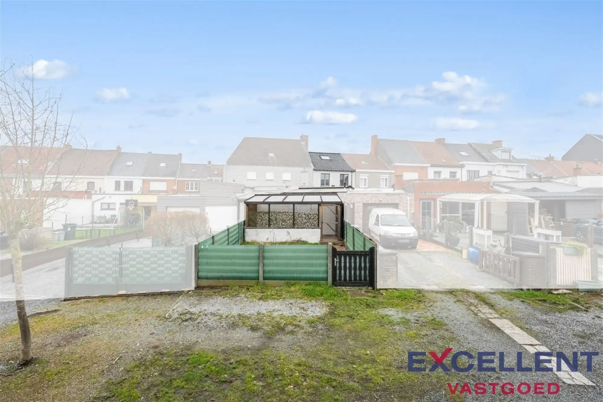 INSTAPKLARE WONING MET STADSTUIN TE RONSE foto 13