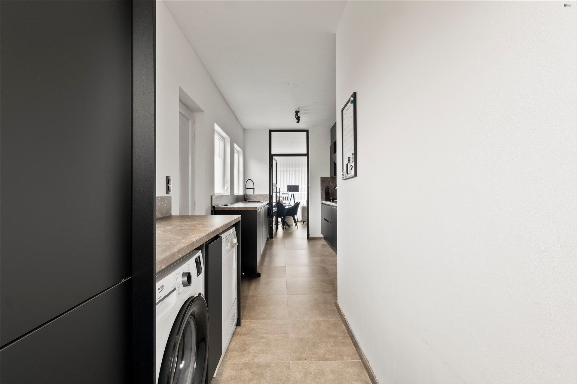 Centaal gelegen bungalow op 667m² grond foto 9