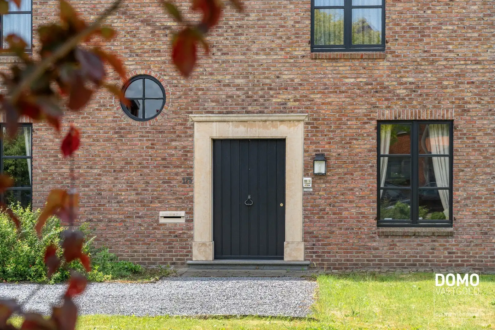 Exclusieve statige open bebouwing met zuid gerichte tuin in het centrum van Kermt (Hasselt) foto 3