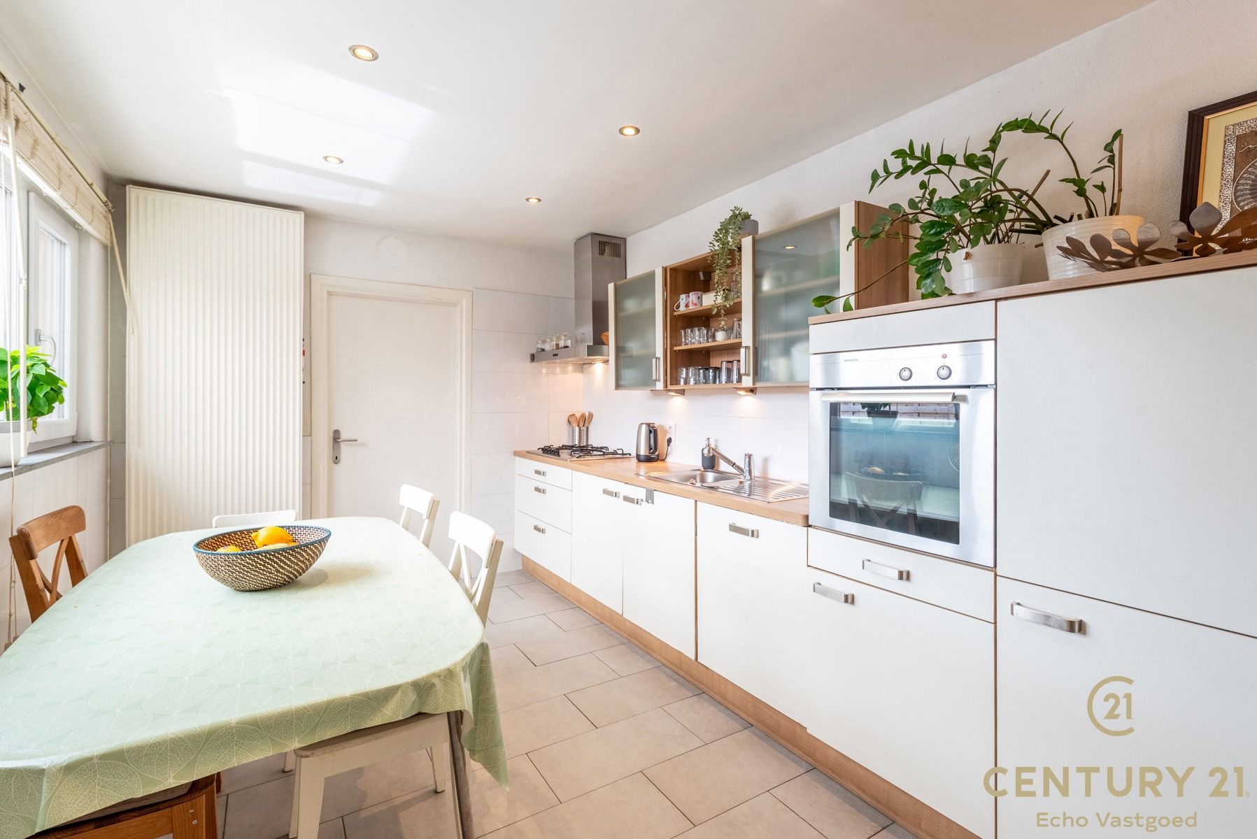 Ruime en Instapklare Hoekwoning met Tuin en Garage foto 8