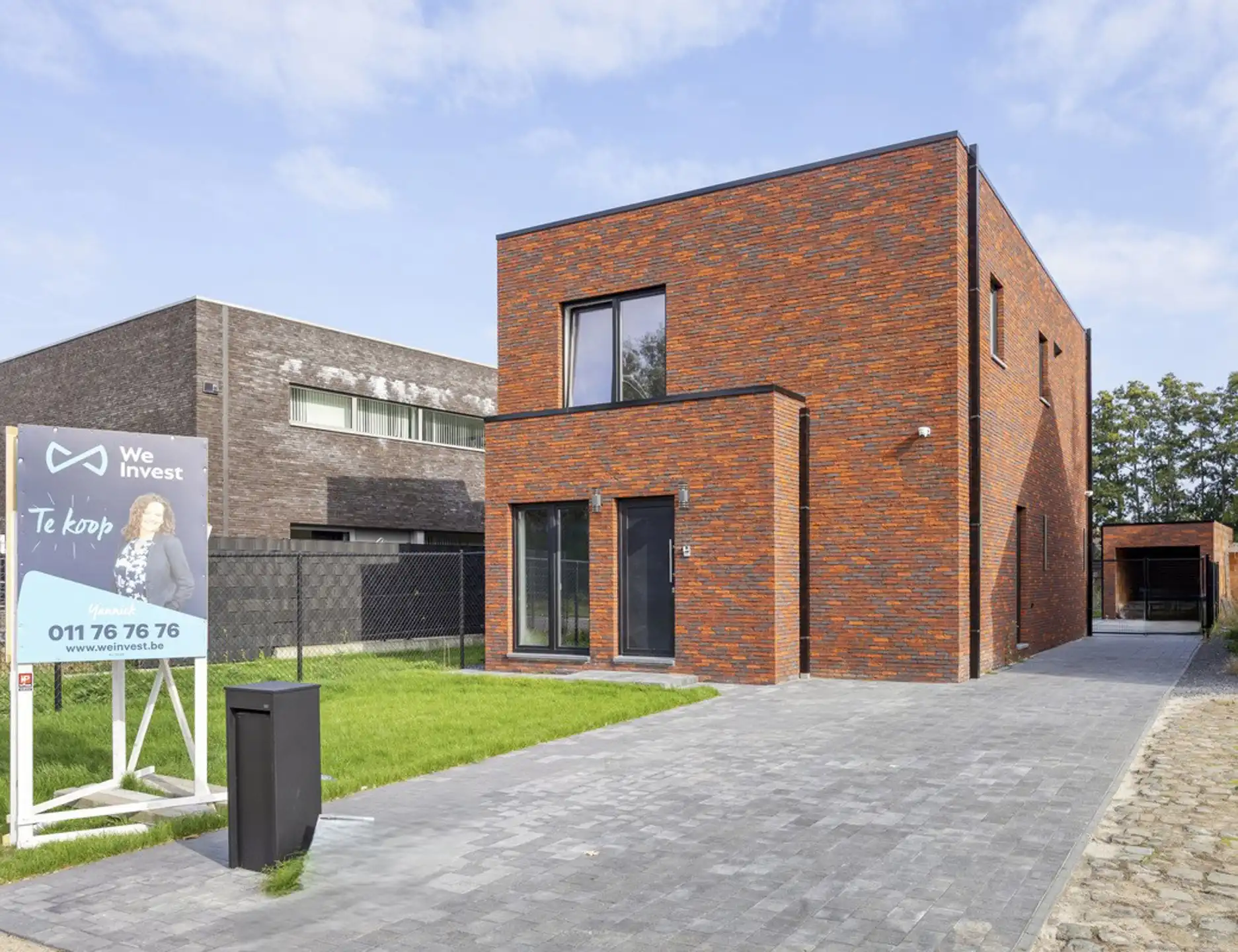 Vrijstaande nieuwbouwwoning met garage en 3 slaapkamers. foto {{pictureIndex}}