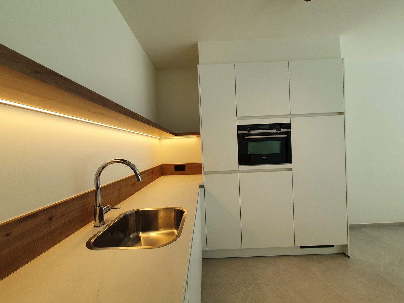 Luxueus nieuwbouwapp met 2 ruime slks, een prachtige terras met een tuintje, staanplaats en berging. foto 4