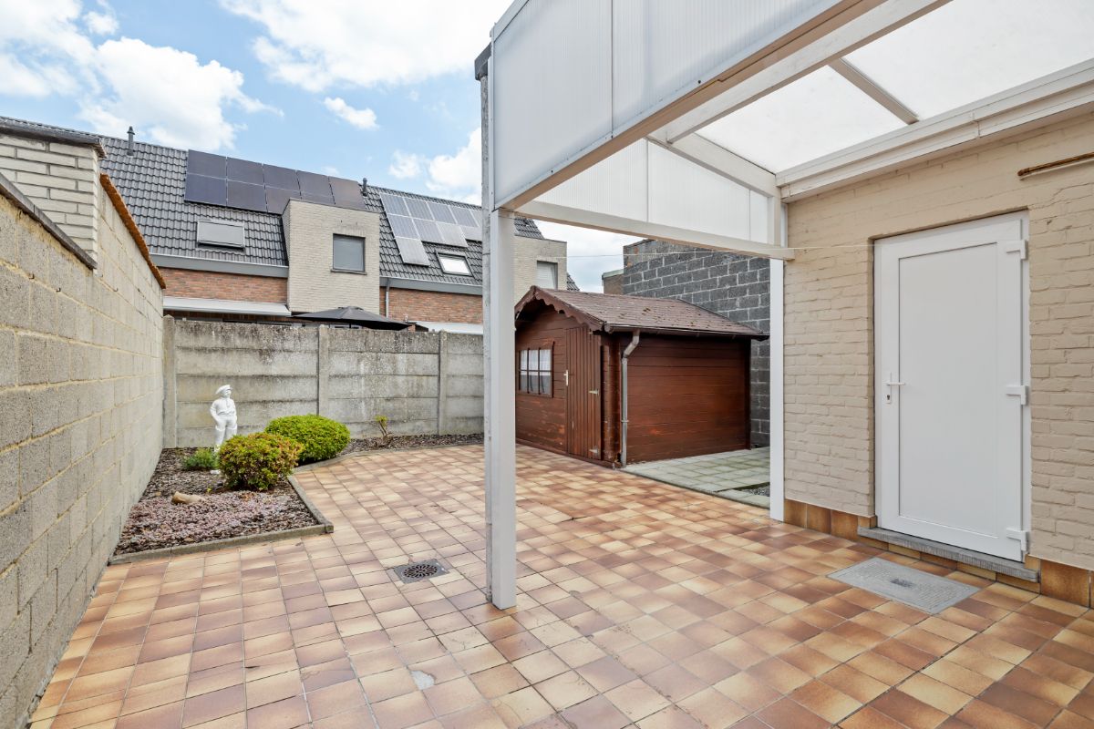 Solide rijwoning met 3 slaapkamers en zijdoorgang foto 14