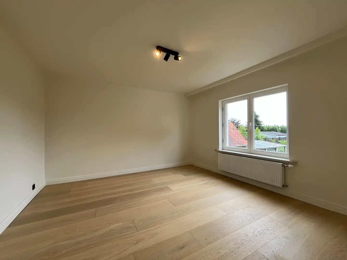 Moorsele - Instapklare woning met parking achteraan foto 16