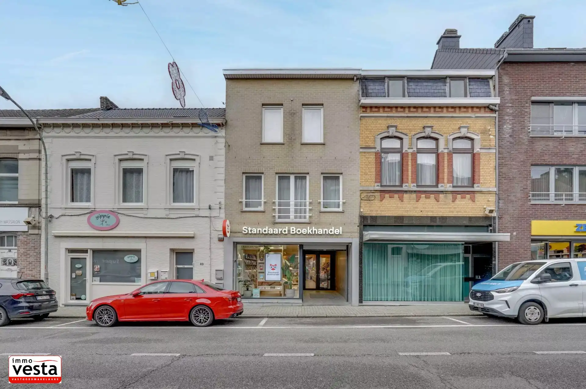Investeringspand met winkel en appartement foto {{pictureIndex}}
