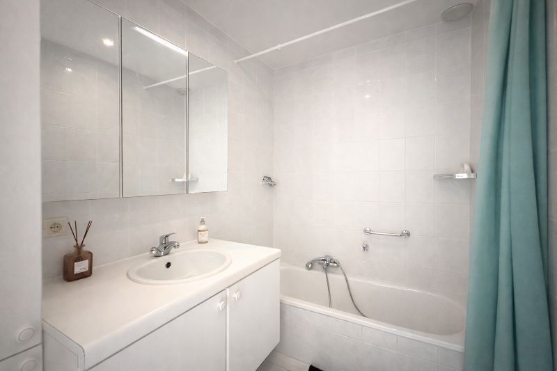 Energiezuinig 2 slaapkamer appartement vlakbij grote markt Ieper. foto 4