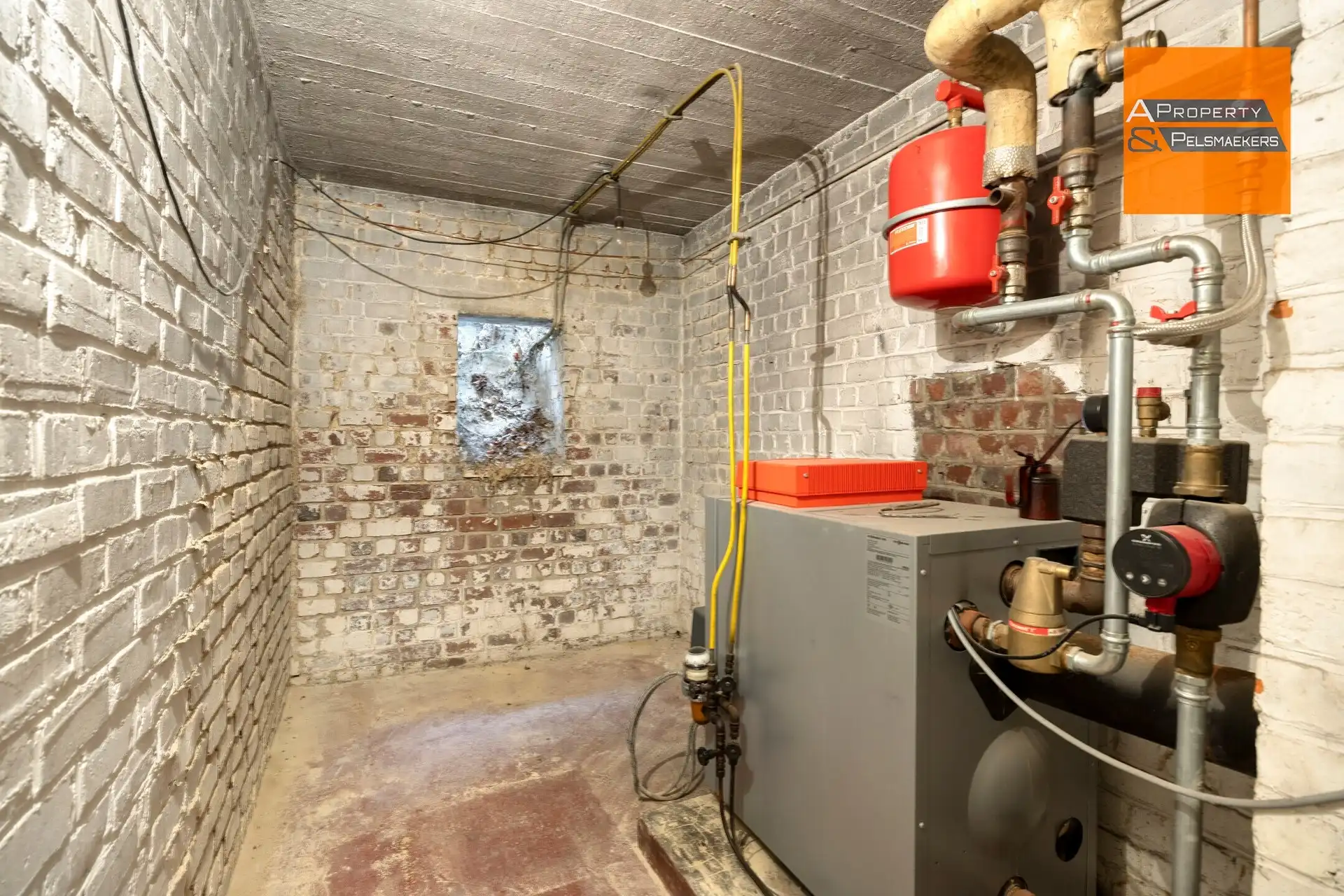 Kleine opbrengsteigendom met 2 appartementen te renoveren foto 28