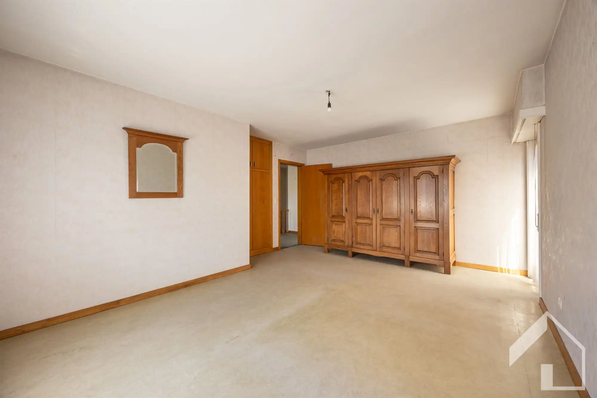 Ruime te renoveren gezinswoning met veel potentieel foto 33
