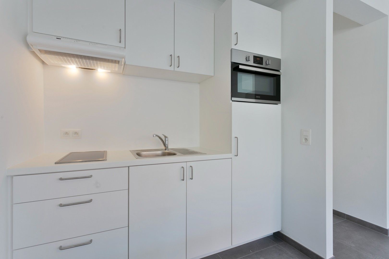 Gemeubelde studio te Berchem foto 5