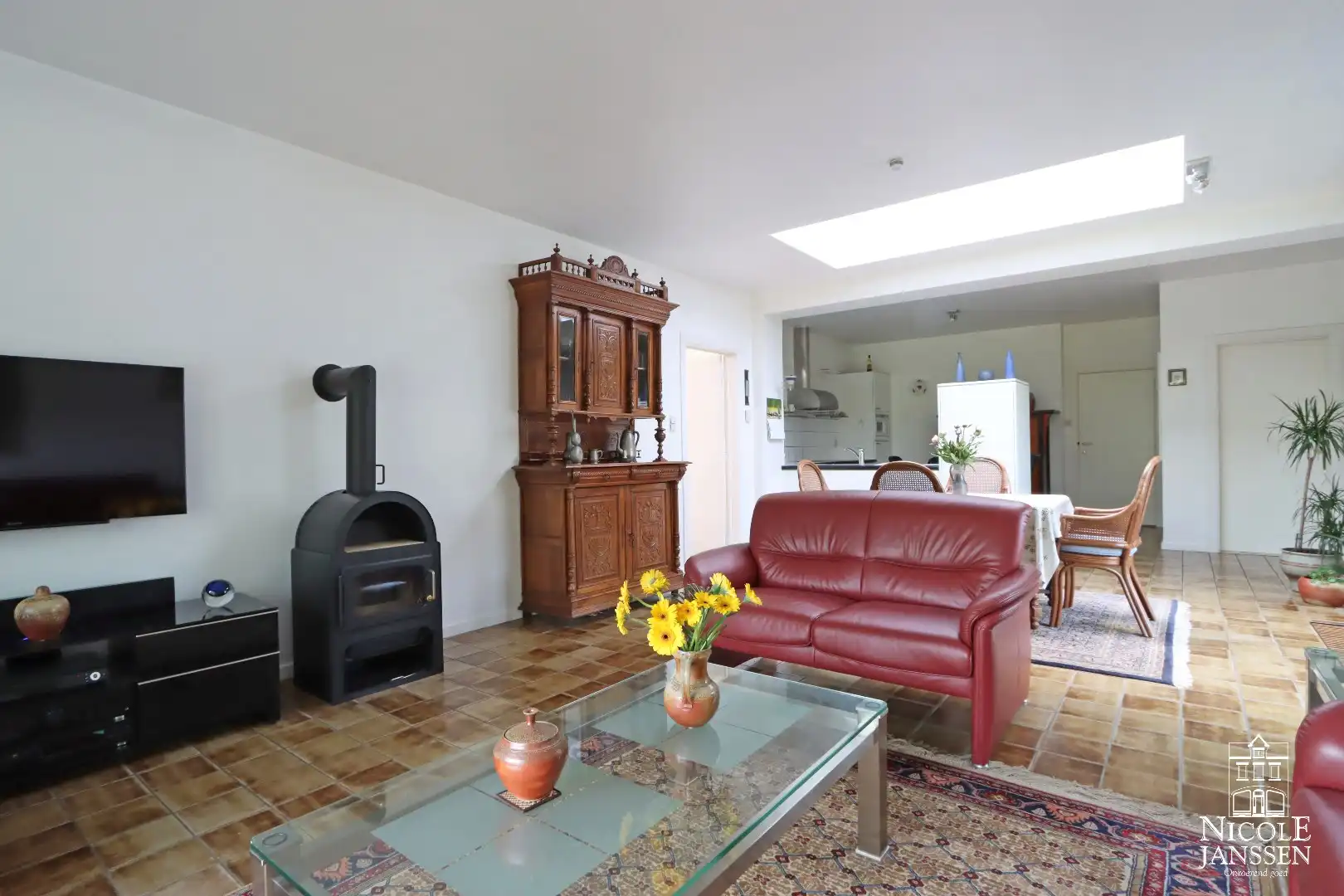 Verrassend ruime gezinswoning met prachtige diepe tuin foto 13