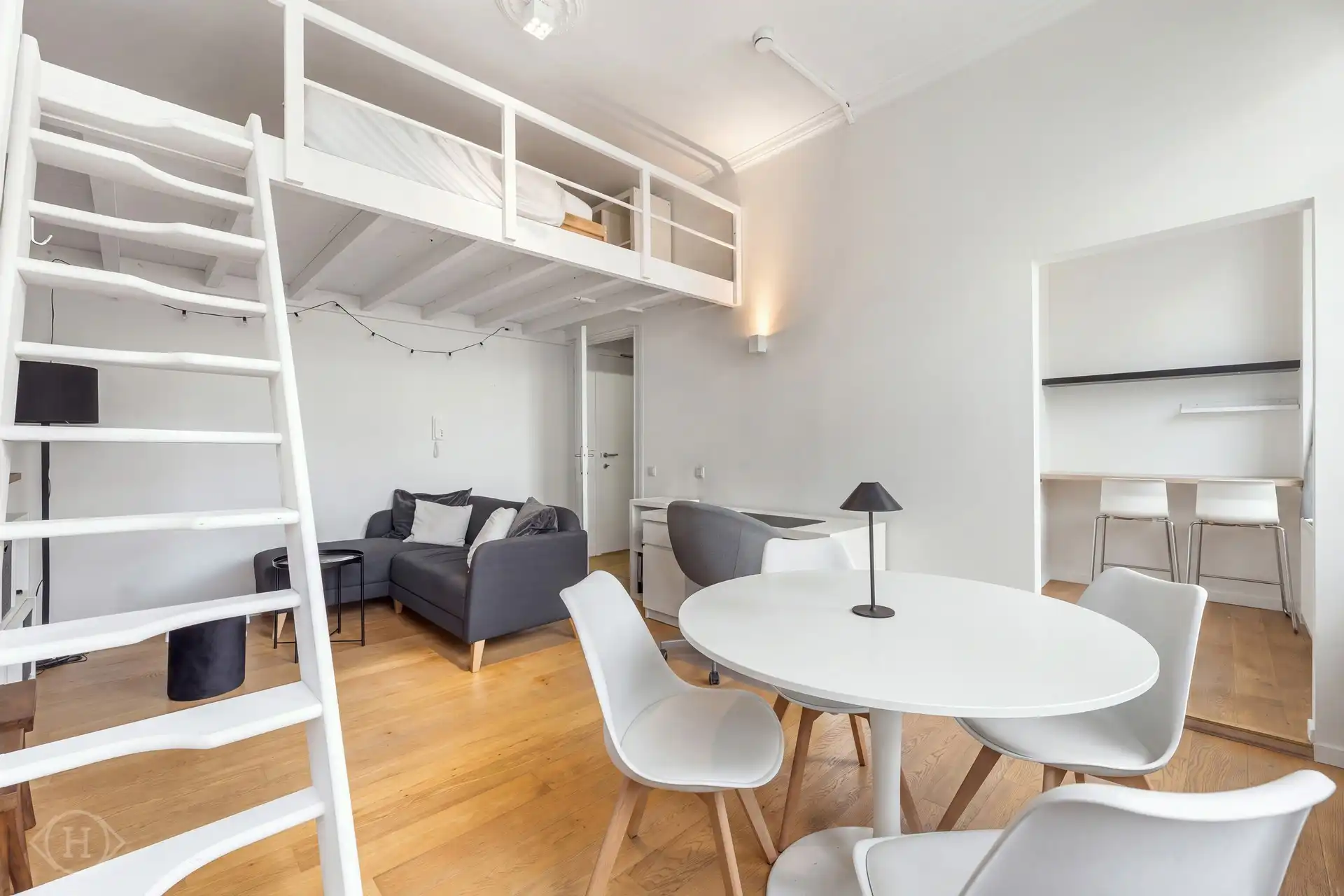 Karaktervol studentenhuis met 9 verhuurde entiteiten foto 9