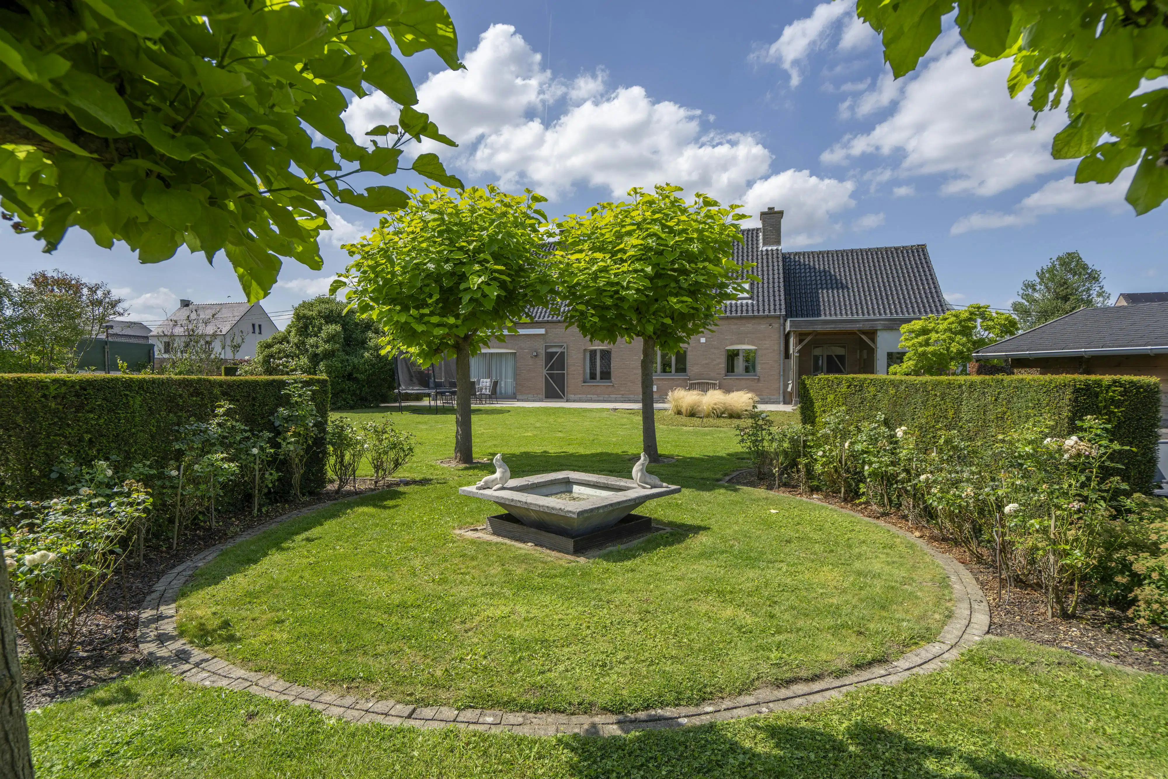 Statige open villa in woongebied met bijgebouw op ca. 2900m² foto 18