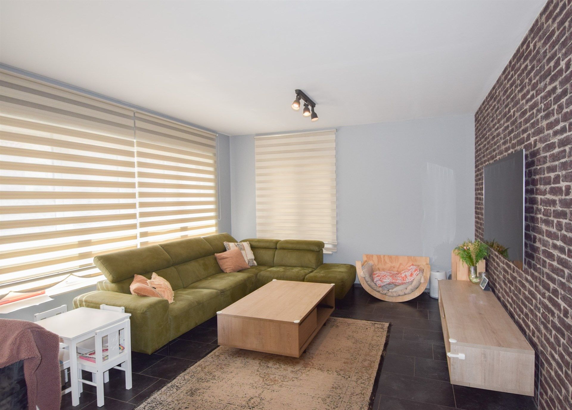 Twee slaapkamer appartement centraal gelegen in de dorpskern van Sint-Gillis-Waas! foto 2