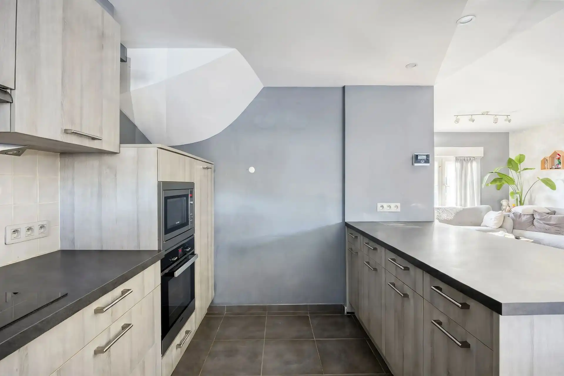 Instapklare woning met 2/3 slpk's in doodlopende straat! foto 6