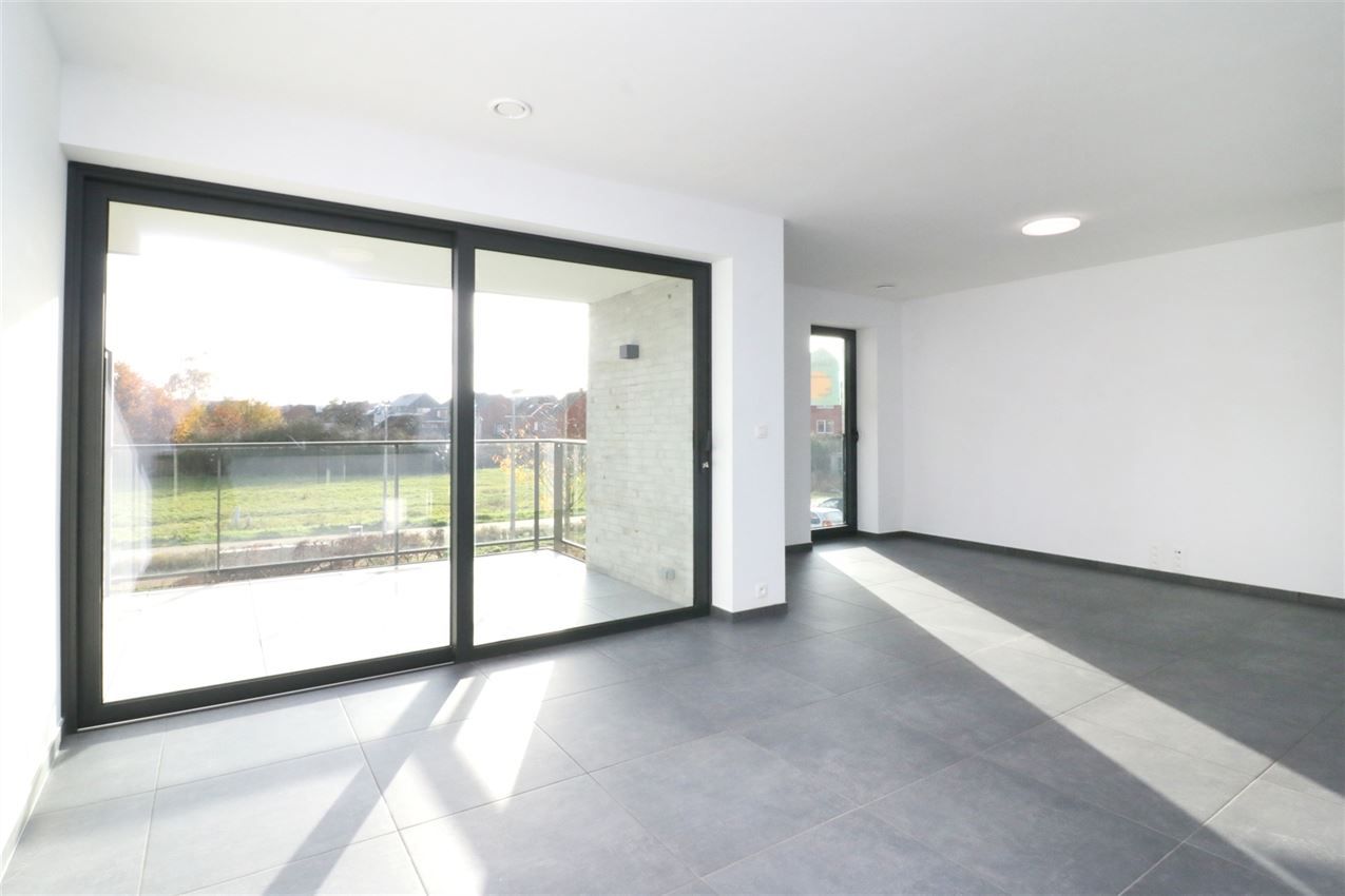 Zonnig appartement, zuidterras, twee slpk, autostaanplaats op gunstige locatie foto 9