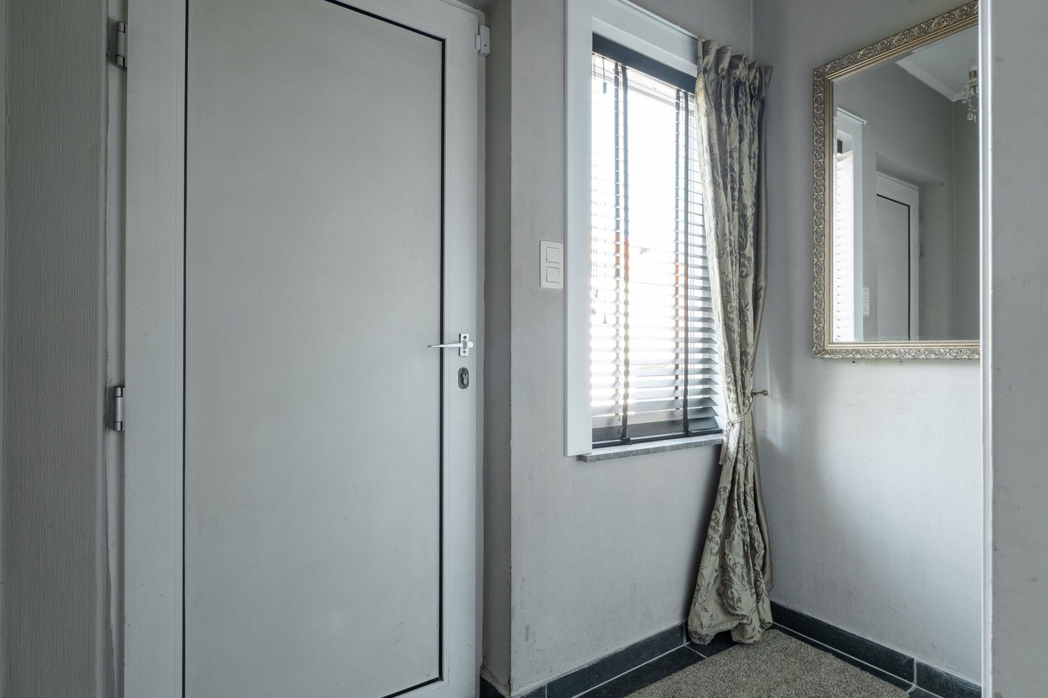 Prachtige gerenoveerde 3 slaapkamer woning nabij de Nederlandse grens! foto 14