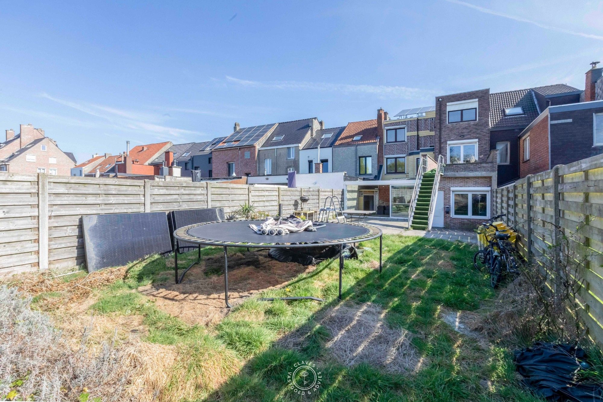 Op te frissen woning met vernieuwde structuur, zonnepanelen en zuidgerichte tuin foto 27