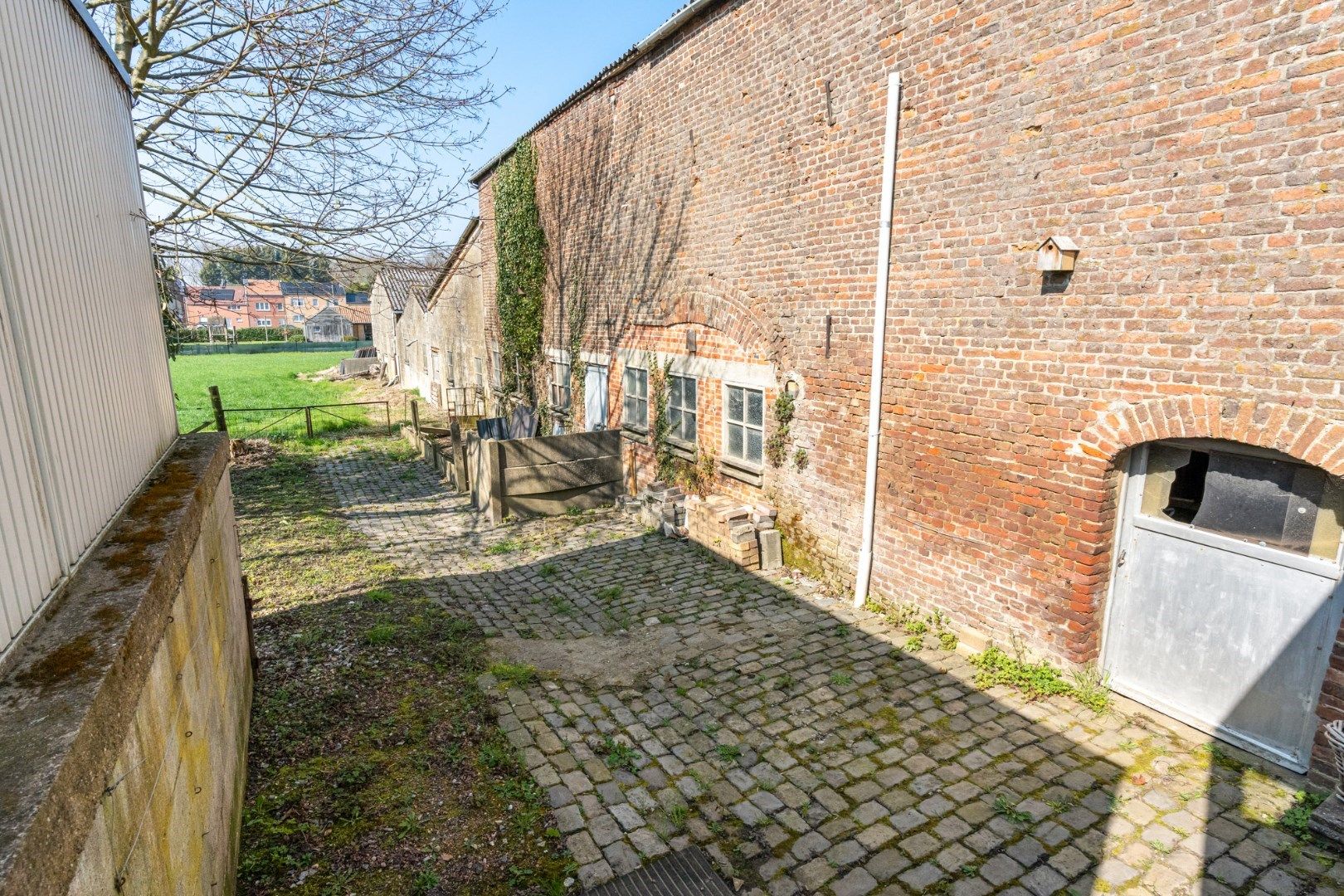 Degelijke te renoveren woning met stalling op 6a70ca in het landelijke Sluizen foto 25