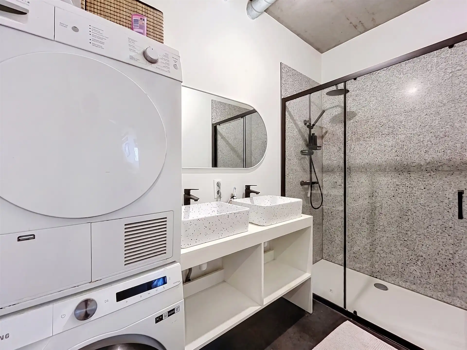 Modern gelijkvloers appartement met tuin van 200m²! foto 17