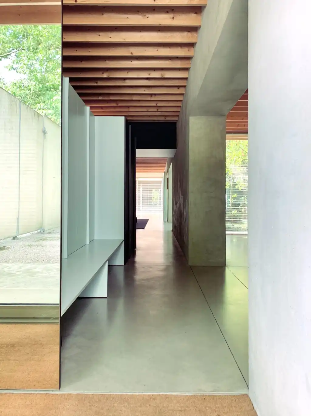 Architecturale laagbouwvilla met binnenzwembad en unieke beleving met het omliggende landschap. foto 6