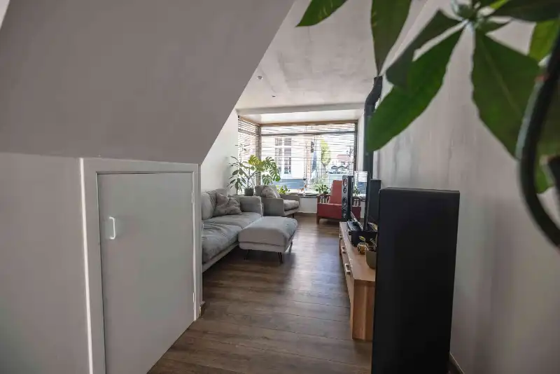 Gerenoveerde 2-slaapkamerwoning met terras te koop in Brugge foto 3