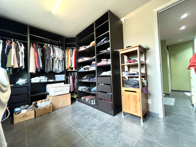 CHARMANTE HALFOPEN BEBOUWING MET DRIE SLAAPKAMERS TE HUUR foto 9