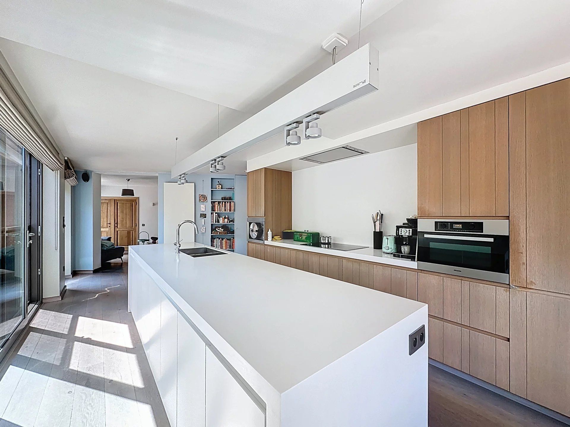 Moderne instapklare woning met 3 slaapkamers op mooi perceel foto 5