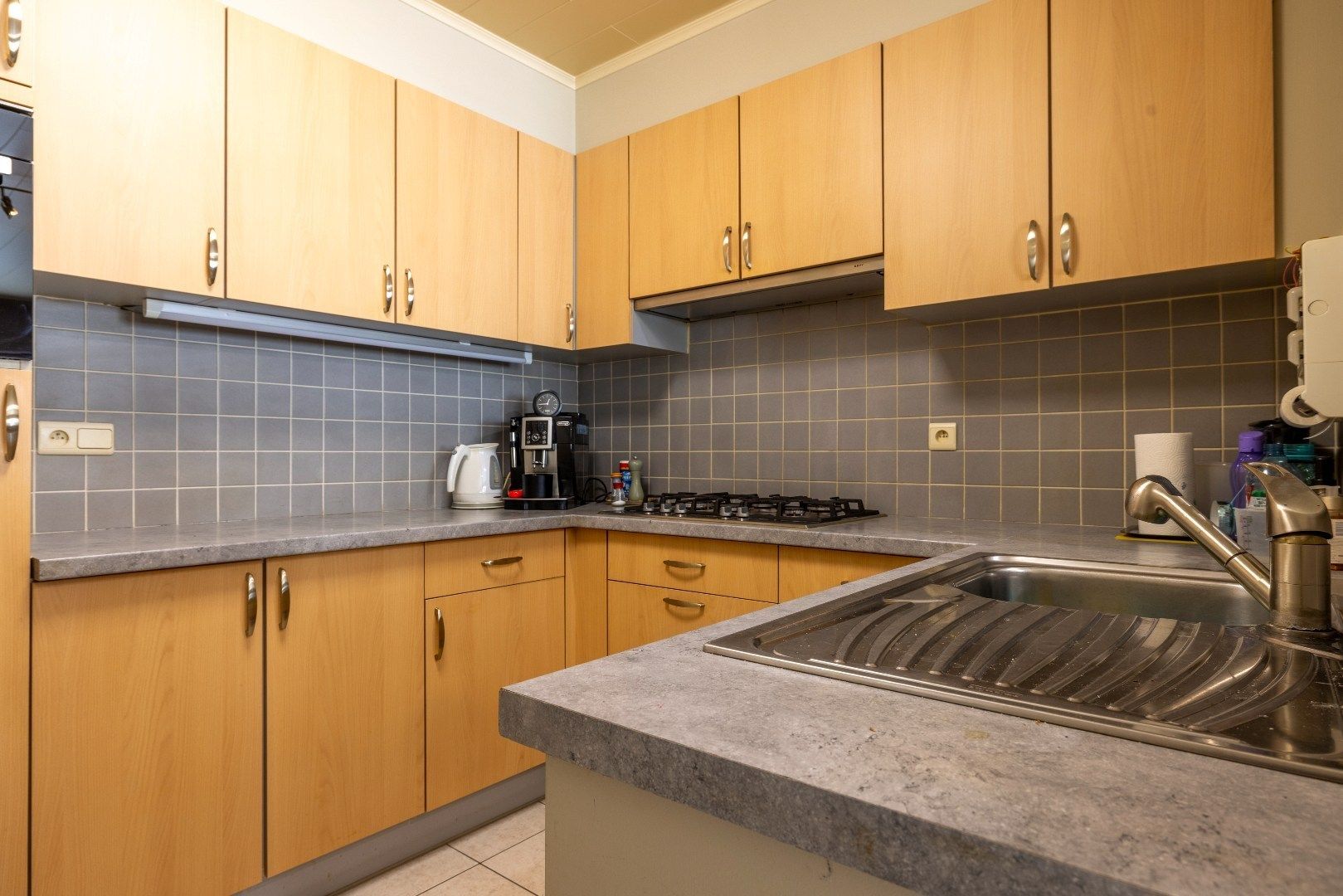 Ruim gelijkvloers 2 slk app met terras en garage foto 6