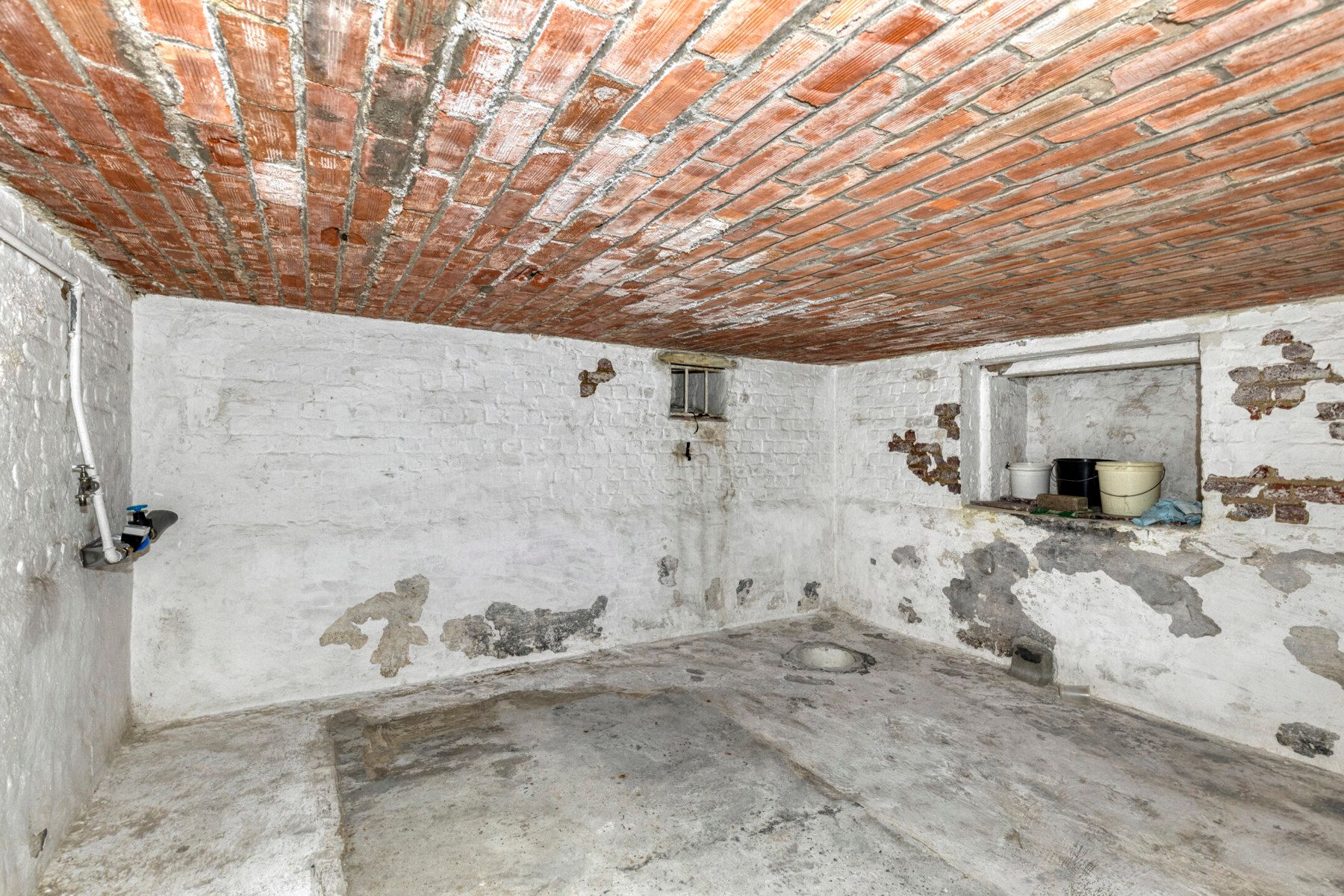 Deels te renoveren lichtrijke driegevelwoning  foto 17